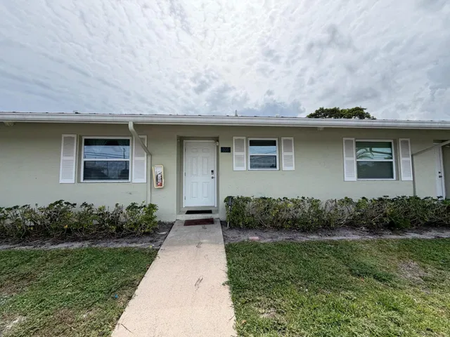 Unit 105 photo 20