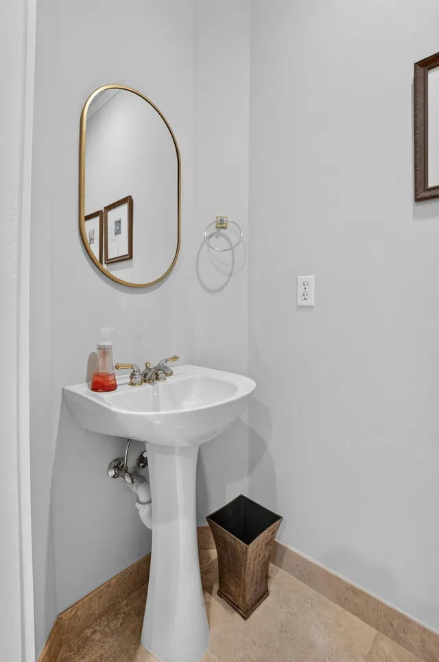  Residence photo 32