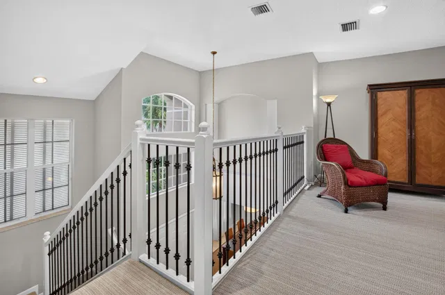  Residence photo 51