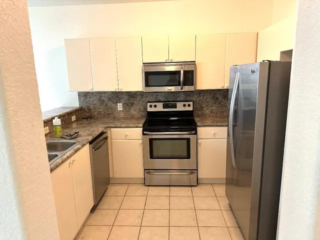  Residence photo 4