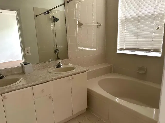  Residence photo 12