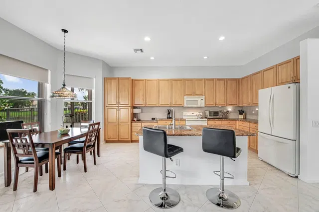  Residence photo 11
