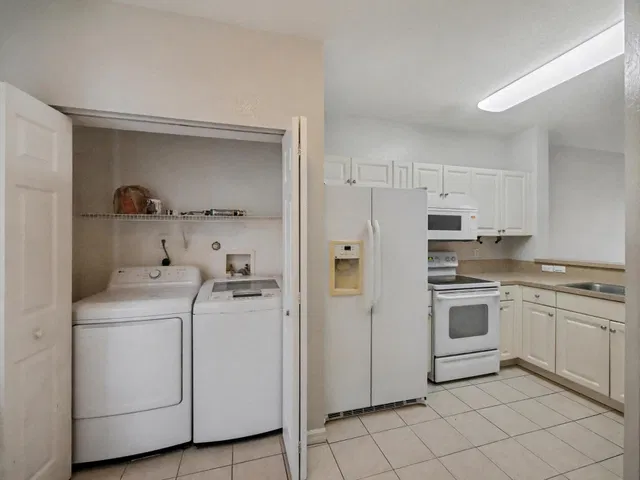  Residence photo 4