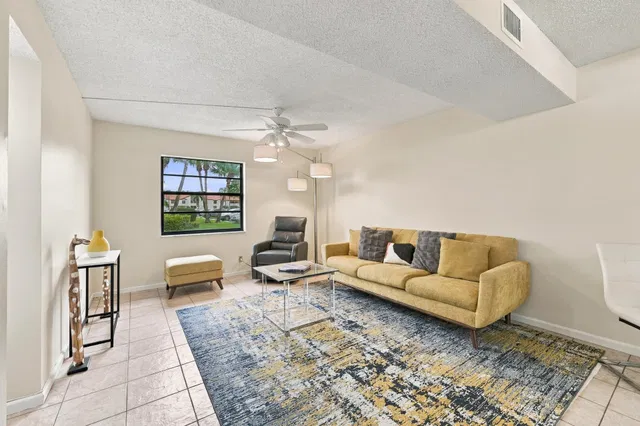  Residence photo 4
