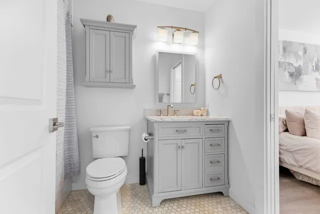  Unit 401 photo 22