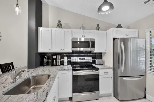  Unit 203 photo 8
