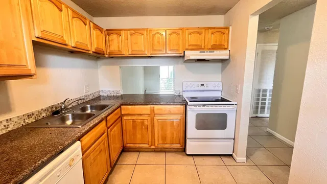  Unit Unit 206 photo 4