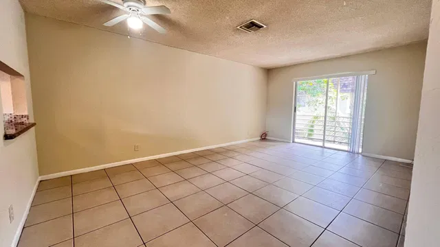  Unit Unit 206 photo 7