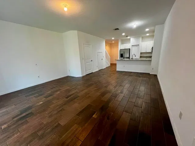  Residence photo 6