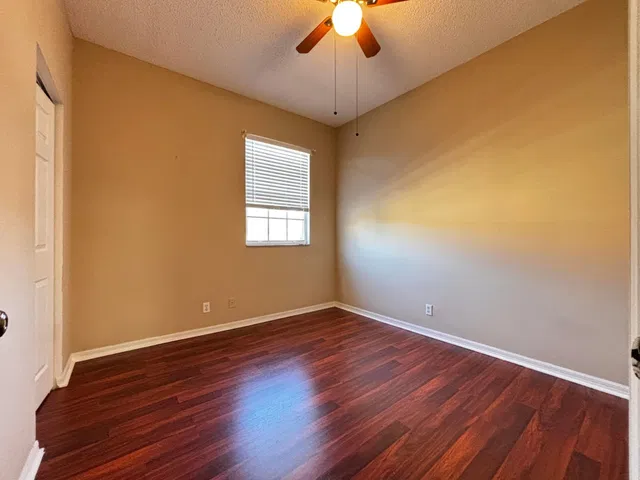 Unit H photo 2