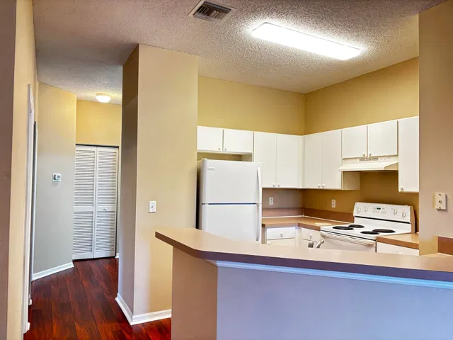 Unit H photo 9