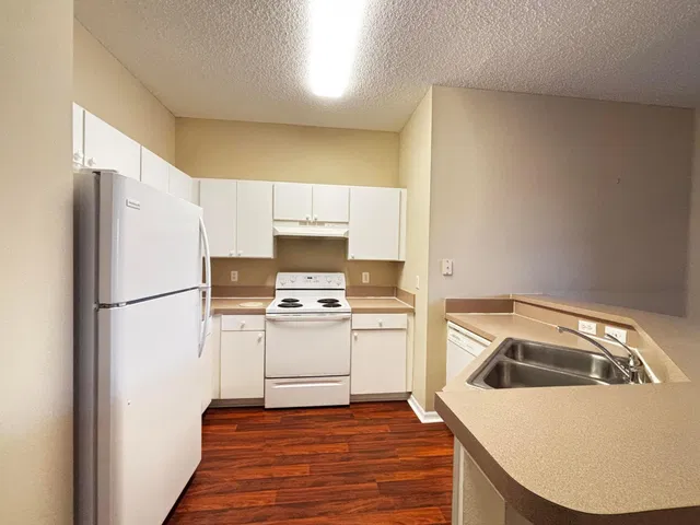 Unit H photo 10