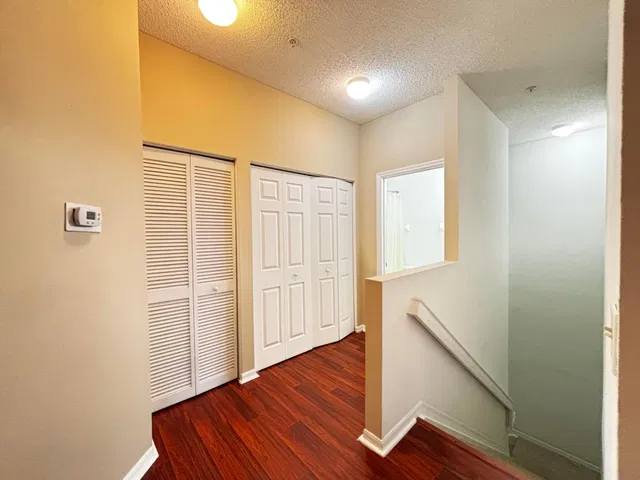 Unit H photo 15