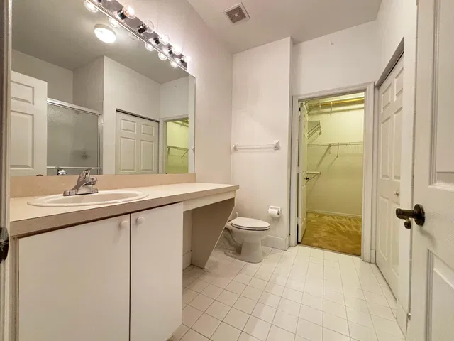 Unit H photo 17