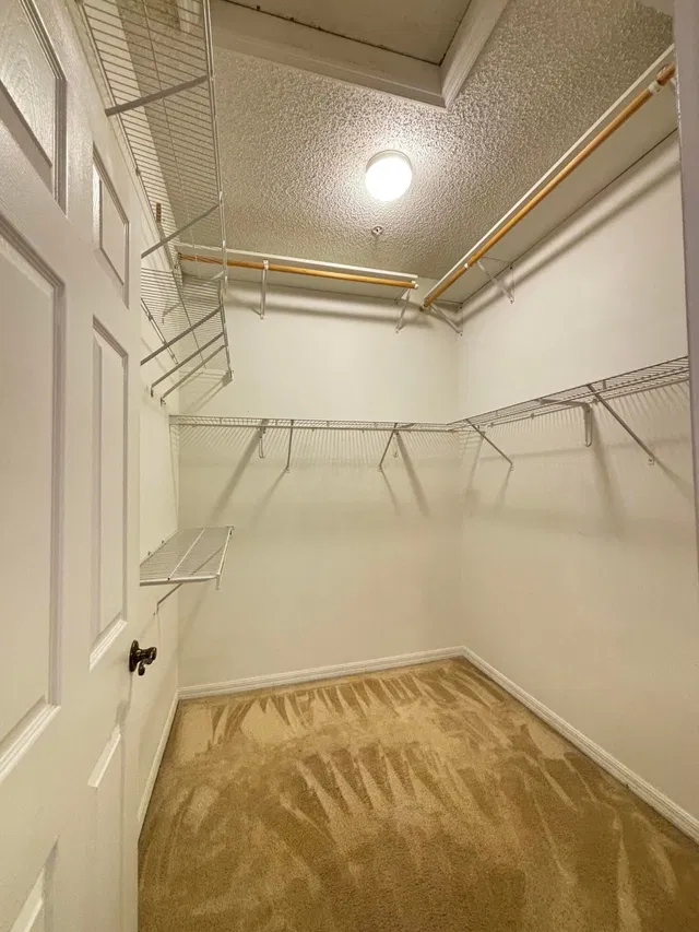 Unit H photo 18