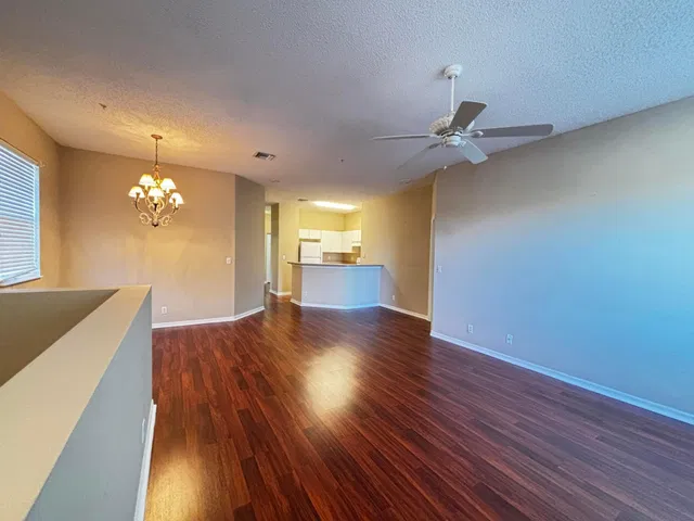 Unit H photo 20