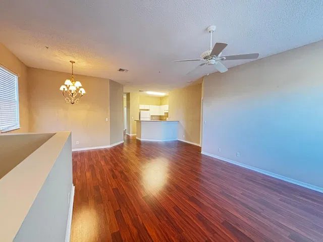 Unit H photo 21