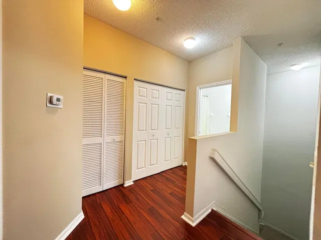 Unit H photo 25