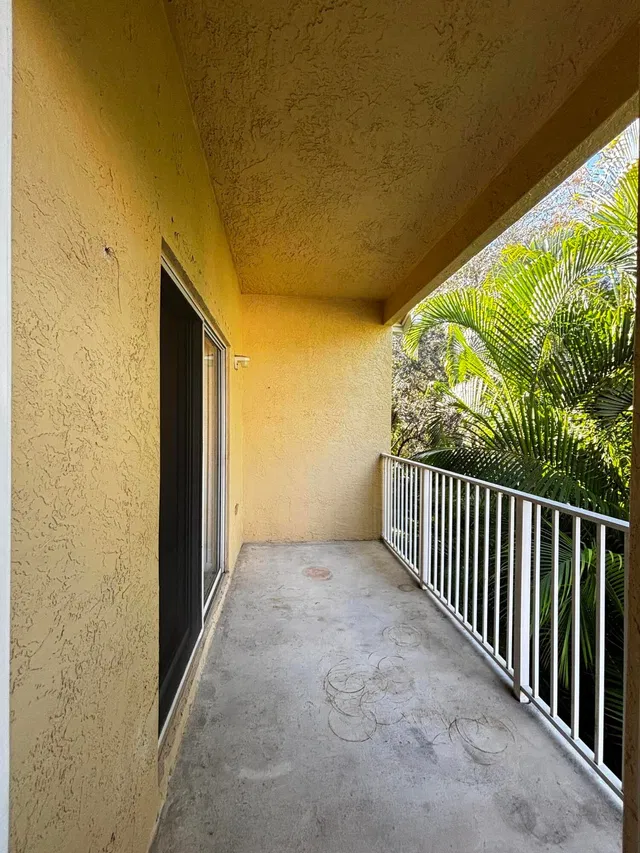 Unit H photo 26