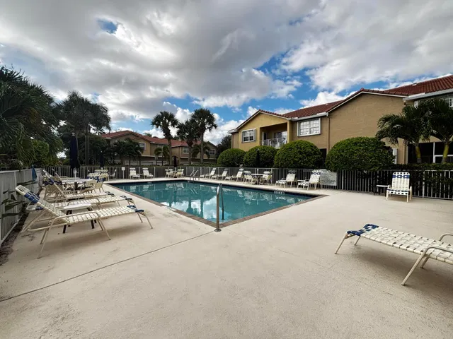 Unit H photo 31