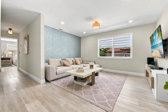  Residence photo 15