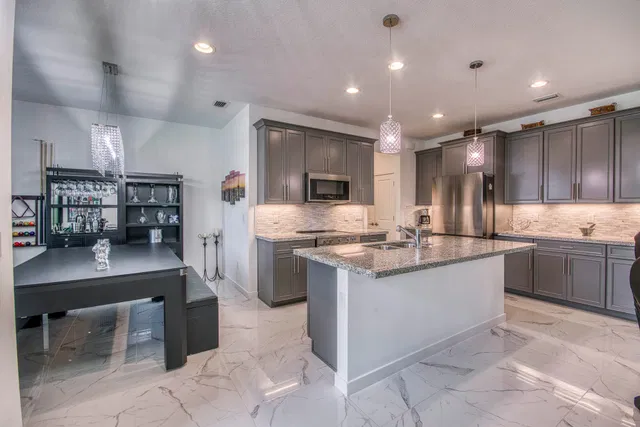 Residence photo 5