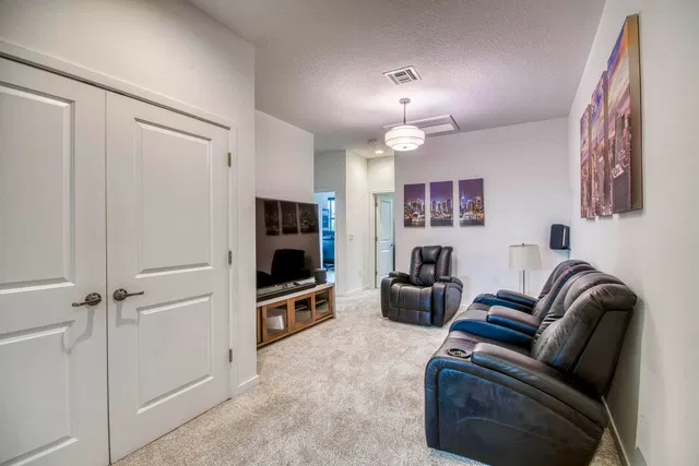 Residence photo 16