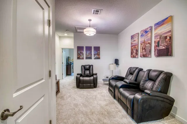 Residence photo 17