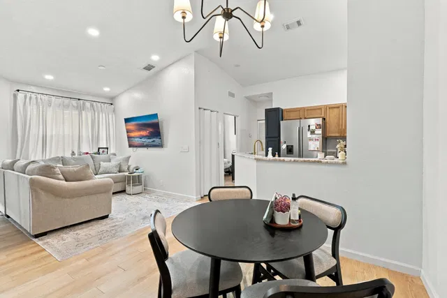 Residence photo 3