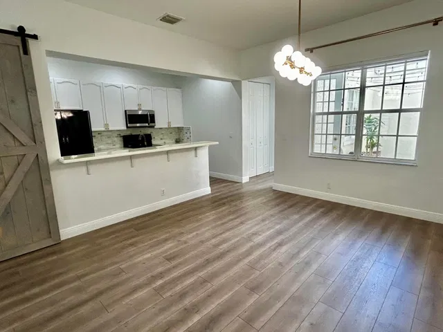 Residence photo 5