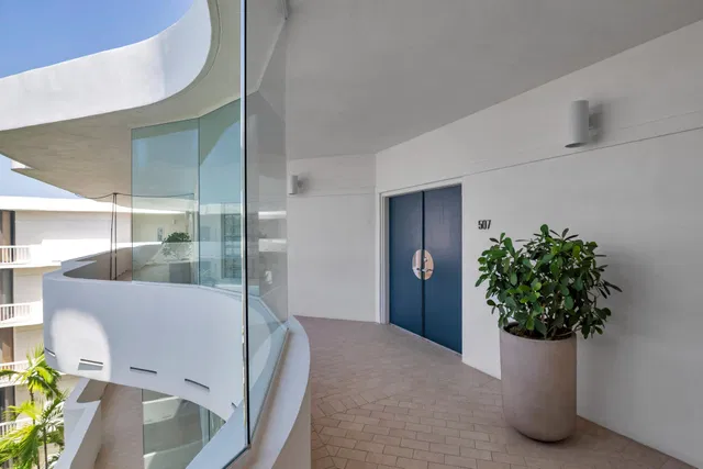 Sloan's Curve Palm Beach Unit 507s photo 2