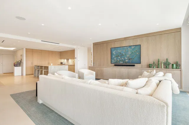 Sloan's Curve Palm Beach Unit 507s photo 8