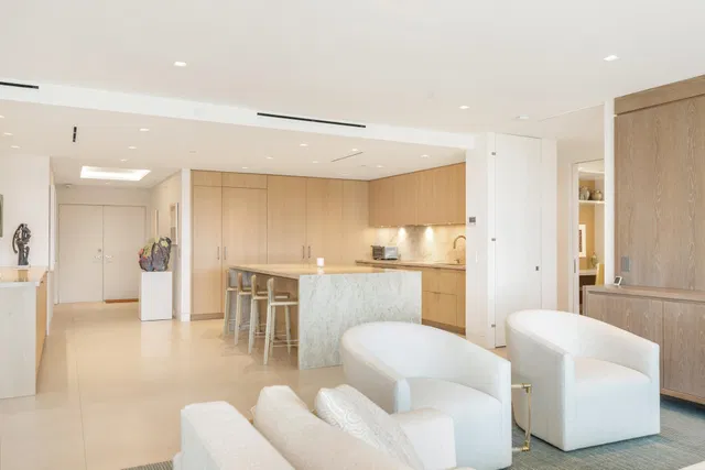 Sloan's Curve Palm Beach Unit 507s photo 9