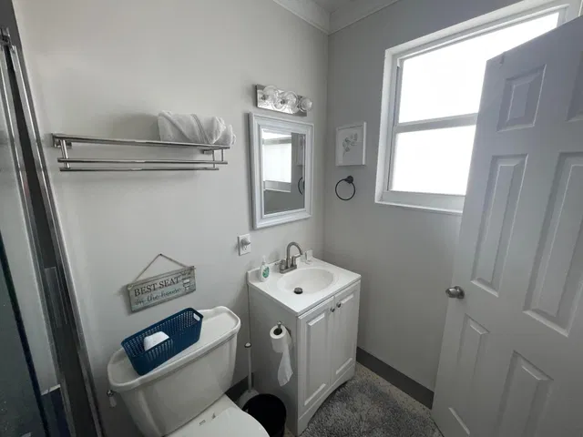 Unit 1 photo 15