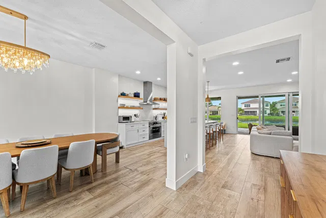 Residence photo 2