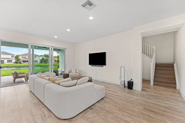  Residence photo 15