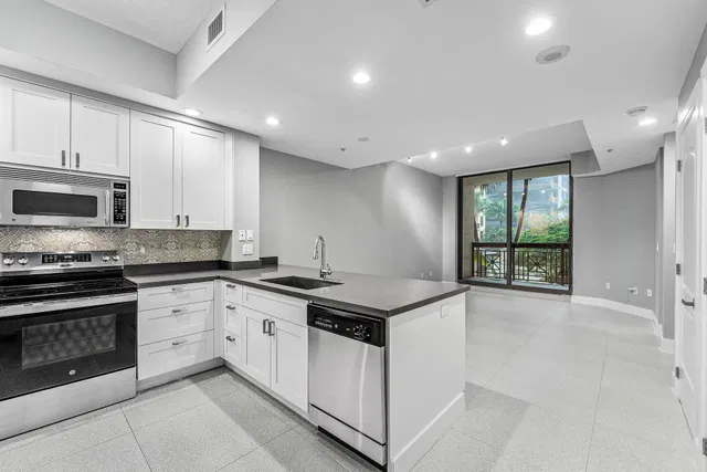 One City Plaza Unit Unit 820 photo 5