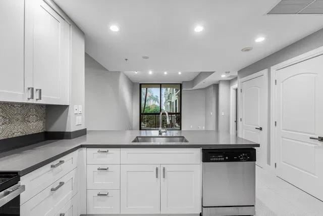 One City Plaza Unit Unit 820 photo 6