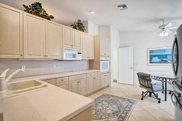  Residence photo 16