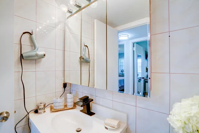 Unit 203 photo 25