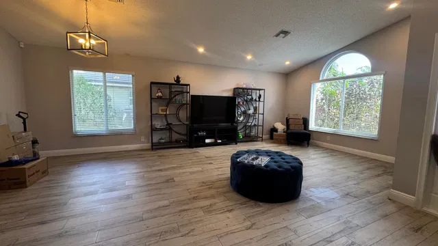 Residence photo 3