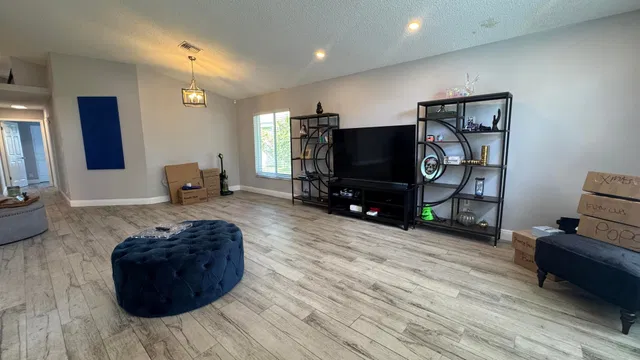 Residence photo 5