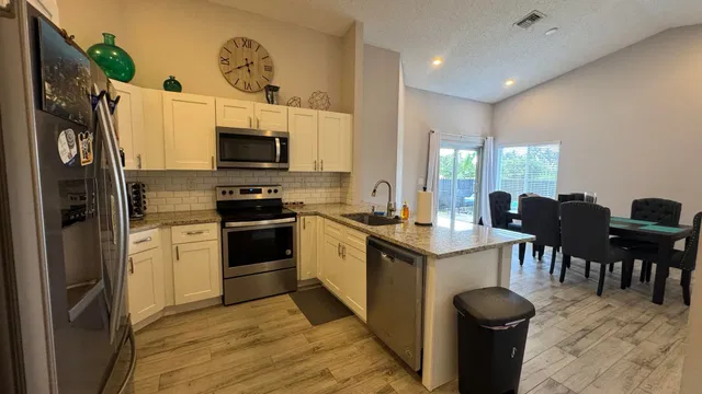 Residence photo 9