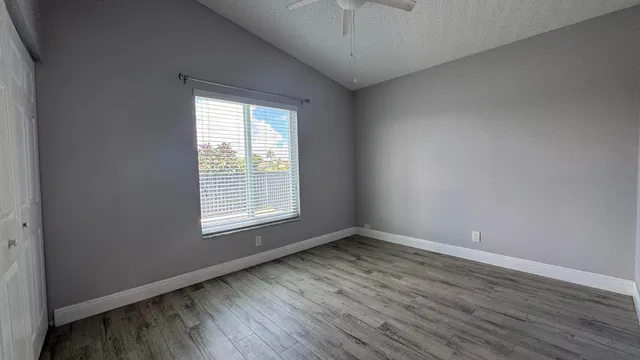 Residence photo 16