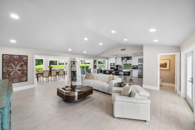 Residence photo 2
