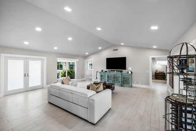 Residence photo 3