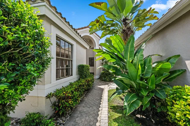 Residence photo 3