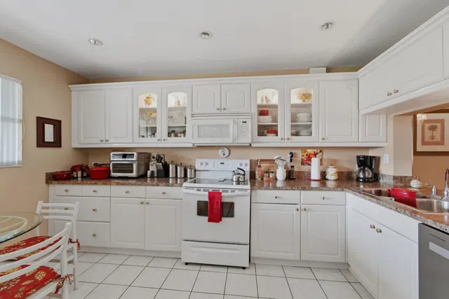 Eastpointe Country Club Residence photo 2