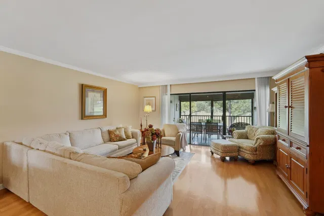 Eastpointe Country Club Residence photo 12