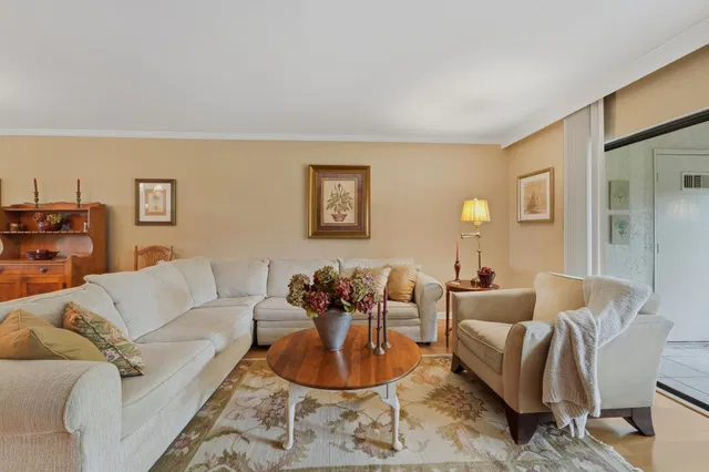 Eastpointe Country Club Residence photo 13